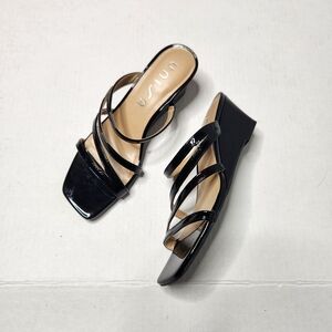 New Unisa Size 6.5 Black Strappy Women's Sandals Patent